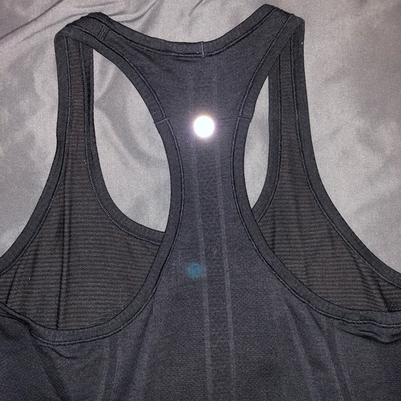 BLACK LULU LEMON ACTIVE TANK TOP. WORN ONCE - Picture 3 of 4